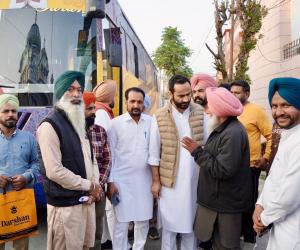 ਪਵਿੱਤਰ ਨਗਰੀ ਦੇ ਦਰਸ਼ਨ ਕਰਕੇ ਪਰਤੇ ਸ਼ਰਧਾਲੂਆਂ ਨੂੰ ਮਿਲੇ ਸੰਸਦ ਮੈਂਬਰ ਮੀਤ ਹੇਅਰ