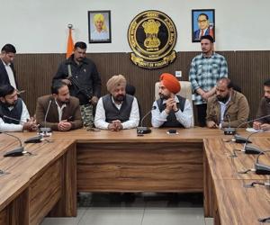 ਮੁੱਖ ਮੰਤਰੀ ਦੇ ਓ.ਐਸ.ਡੀ. ਸੁਖਵੀਰ ਸਿੰਘ ਦੀ ਮੌਜੂਦਗੀ ’ਚ ਪੁਸ਼ਪਿੰਦਰ ਸ਼ਰਮਾ ਨੇ ਪੰਜਾਬ ਸਟੇਟ ਟਰੇਡਰਸ ਕਮਿਸ਼ਨ ਧੂਰੀ ਦੇ ਚੇਅਰਮੈਨ ਦਾ ਅਹੁਦਾ ਸੰਭਾਲਿਆ