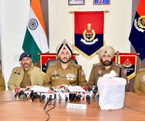 ਅੰਮ੍ਰਿਤਸਰ ਵਿੱਚ ਸਰਹੱਦ ਪਾਰੋਂ ਚੱਲ ਰਹੇ ਨਾਰਕੋ-ਤਸਕਰੀ ਨੈੱਟਵਰਕ ਦਾ ਪਰਦਾਫਾਸ਼; 7.6 ਕਿਲੋਗ੍ਰਾਮ ਹੈਰੋਇਨ, 21 ਹਜ਼ਾਰ ਰੁਪਏ ਦੀ ਡਰੱਗ ਮਨੀ ਸਮੇਤ ਦੋ ਗ੍ਰਿਫ਼ਤਾਰ