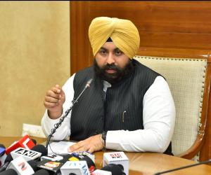 ਚਾਕਬੋਰਡਾਂ ਤੋਂ ਸਮਾਰਟ ਕਲਾਸਰੂਮਾਂ ਤੱਕ: ਭਗਵੰਤ ਮਾਨ ਸਰਕਾਰ ਨੇ ਪੰਜਾਬ ਦੇ ਸਰਕਾਰੀ ਸਕੂਲਾਂ ਵਿੱਚ ਲਿਆਂਦੀ ਡਿਜੀਟਲ ਕ੍ਰਾਂਤੀ