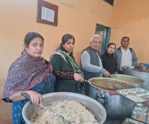 ਵੰਦਨਾ ਦੇਵੀ ਤੇ  ਰਾਮ ਮੂਰਤੀ ਧਾਮੀ ਨੇ ਸਾਂਝੀ ਰਸੋਈ ‘ਚ ਪਾਇਆ 5100 ਰੁਪਏ ਦਾ ਯੋਗਦਾਨ