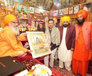 ਮਹਾ ਸ਼ਿਵਰਾਤਰੀ ਮੌਕੇ ਅਰਵਿੰਦ ਕੇਜਰੀਵਾਲ ਅਤੇ ਭਗਵੰਤ ਸਿੰਘ ਮਾਨ ਨੇ ਸ੍ਰੀ ਰਣਕੇਸ਼ਵਰ ਮਹਾਦੇਵ ਮੰਦਰ ਵਿਖੇ ਮੱਥਾ ਟੇਕਿਆ, ਪੰਜਾਬ ਦੀ ਸ਼ਾਂਤੀ ਅਤੇ ਖ਼ੁਸ਼ਹਾਲੀ ਲਈ ਕੀਤੀ ਪ੍ਰਾਰਥਨਾ