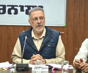 ਮੁੱਖ ਮੰਤਰੀ ਸਿਹਤ ਯੋਜਨਾ ਤਹਿਤ ਜ਼ਿਲ੍ਹਾ ਬਰਨਾਲਾ 'ਚ ਰੋਜ਼ਾਨਾ 21 ਕੈਂਪਾਂ ਰਾਹੀਂ ਬਣਾਏ ਜਾ ਰਹੇ ਹਨ ਸਿਹਤ ਕਾਰਡ: ਡਾ. ਬਲਬੀਰ ਸਿੰਘ