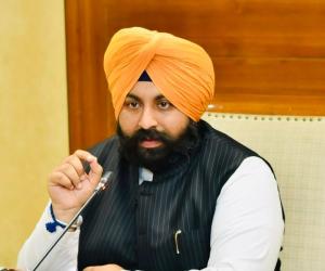 ਫ਼ਾਜ਼ਿਲਕਾ ਦੇ ਬਸਤੀ ਹਜ਼ੂਰ ਸਕੂਲ ਦੇ ਮੁੜ ਨਿਰਮਾਣ ਦੇ ਹੁਕਮ, ਛੇ ਮਹੀਨਿਆਂ ਵਿੱਚ ਤਿਆਰ ਹੋਵੇਗੀ ਨਵੀਂ ਇਮਾਰਤ: ਹਰਜੋਤ ਸਿੰਘ ਬੈਂਸ