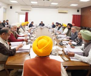 ਮੁੱਖ ਮੰਤਰੀ ਭਗਵੰਤ ਸਿੰਘ ਮਾਨ ਦੀ ਅਗਵਾਈ ਵਿੱਚ ਵਜ਼ਾਰਤ ਵੱਲੋਂ ‘ਪੰਜਾਬ ਸਰਕਾਰ ਖੁਰਾਕ ਪ੍ਰੋਗਰਾਮ’ ਦੇ ਇਤਿਹਾਸਕ ਫੈਸਲੇ ਨੂੰ ਹਰੀ ਝੰਡੀ, ਐਨ.ਐਫ.ਐਸ.ਏ. ਅਧੀਨ 40 ਲੱਖ ਪਰਿਵਾਰਾਂ ਨੂੰ ਕਣਕ, ਦਾਲ, ਖੰਡ, ਤੇਲ ਅਤੇ ਲੂਣ ਮਿਲੇਗਾ