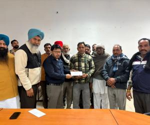 ਐਨ.ਆਰ.ਆਈ ਮੰਤਰੀ ਮੰਤਰੀ ਡਾ. ਰਵਜੋਤ ਨੇ ਤਿੰਨ  ਗ੍ਰਾਮ ਪੰਚਾਇਤਾਂ ਨੂੰ ਦਿੱਤੇ 17 ਲੱਖ ਰੁਪਏ ਦੇ ਚੈਕ