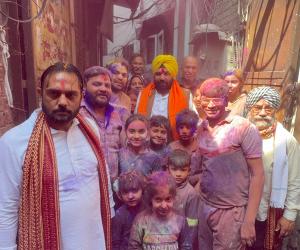 ਕੈਬਨਿਟ ਮੰਤਰੀ ਹਰਭਜਨ ਸਿੰਘ ਈਟੀਓ ਨੇ ਜੰਡਿਆਲਾ ਗੁਰੂ ਨਿਵਾਸੀਆਂ ਨਾਲ ਖੇਡੀ ਹੋਲੀ
