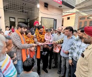 ਵਿਧਾਇਕ ਸ਼ੈਰੀ ਕਲਸੀ ਨੇ ਵਾਰਡ ਨੰਬਰ 33 ਵਿਖੇ ਲੋਕਾਂ ਦੀ ਸਮੱਸਿਆ ਦਾ ਨਿਪਟਾਰਾ ਕਰਦਿਆਂ ਗਲੀ ਬਣਾਉਣ ਦਾ ਨੀਂਹ ਪੱਥਰ ਰੱਖਿਆ