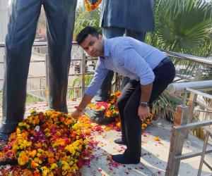 ਡਿਪਟੀ ਕਮਿਸ਼ਨਰ ਨੇ ਸ਼ਹੀਦ-ਏ-ਆਜ਼ਮ  ਭਗਤ ਸਿੰਘ, ਸ਼ਹੀਦ ਰਾਜਗੁਰੂ ਅਤੇ ਸ਼ਹੀਦ ਸੁਖਦੇਵ ਨੂੰ ਸ਼ਹੀਦੀ ਦਿਹਾੜੇ ਮੌਕੇ ਸ਼ਰਧਾ ਦੇ ਫੁੱਲ ਕੀਤੇ ਭੇਂਟ