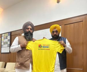 ਮੁੱਖ ਮੰਤਰੀ ਭਗਵੰਤ ਸਿੰਘ ਮਾਨ ਵੱਲੋਂ ਸ਼ਹੀਦ-ਏ-ਆਜ਼ਮ ਭਗਤ ਸਿੰਘ ਨੈਸ਼ਨਲ ਮੈਰਾਥਨ ਦੀ ਟੀ-ਸ਼ਰਟ ਜਾਰੀ