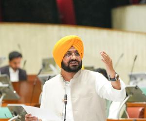 ਮਾਨ ਸਰਕਾਰ ਨੇ ਉਸਾਰੀ ਕਿਰਤੀਆਂ ਦੀਆਂ ਅਰਜ਼ੀਆਂ ਦੇ ਨਿਪਟਾਰੇ ਦਾ ਸਮਾਂ 165 ਦਿਨਾਂ ਤੋਂ ਘਟਾ ਕੇ 62 ਦਿਨ ਕੀਤਾ: ਕਿਰਤ ਮੰਤਰੀ ਤਰੁਨਪ੍ਰੀਤ ਸਿੰਘ ਸੌਂਦ