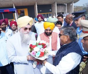 ਪੰਜਾਬ ਵਿਧਾਨ ਸਭਾ  ਸਪੀਕਰ ਅਤੇ ਮੁੱਖ ਮੰਤਰੀ ਨੇ ਪੰਜਾਬ ਦੇ ਰਾਜਪਾਲ ਦਾ ਵਿਧਾਨ ਸਭਾ ਪਹੁੰਚਣ ਤੇ ਕੀਤਾ ਨਿੱਘਾ ਸਵਾਗਤ