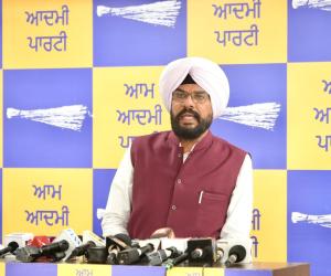 ਕੁਲਦੀਪ ਧਾਲੀਵਾਲ ਦਾ ਸੁਖਬੀਰ ਬਾਦਲ 'ਤੇ ਤਿੱਖਾ ਹਮਲਾ, ਕਿਹਾ- ਗੈਂਗਸਟਰ ਭਜਾਉਣ ਦੀਆਂ ਗੱਲਾਂ ਕਰਨ ਵਾਲੇ ਖੁਦ 'ਗੈਂਗਸਟਰ ਲਿਆਓ ਮੁਹਿੰਮ' ਚਲਾ ਰਹੇ ਹਨ