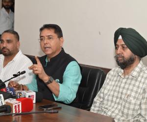 ‘ਮੁੱਖ ਮੰਤਰੀ ਰੌਸ਼ਨ ਪੰਜਾਬ ਯੋਜਨਾ’ ਤਹਿਤ ਪੰਜਾਬ ਦੇ 13,000 ਪਿੰਡਾਂ ਨੂੰ ਸੋਲਰ ਐਲ.ਈ.ਡੀ. ਲਾਈਟਾਂ ਨਾਲ ਕੀਤਾ ਜਾਵੇਗਾ ਰੌਸ਼ਨ : ਅਮਨ ਅਰੋੜਾ