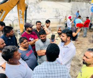 ਵਿਧਾਇਕ ਸ਼ੈਰੀ ਕਲਸੀ ਦੀ ਅਗਵਾਈ ਹੇਠ ਜੋਗੀਆਂ ਮੁਹੱਲਾ ਵਿਖੇ ਸੜਕਾਂ ਦੇ ਨਿਰਮਾਣ ਦੇ ਕੰਮ ਜੰਗੀ ਪੱਧਰ 'ਤੇ ਜਾਰੀ