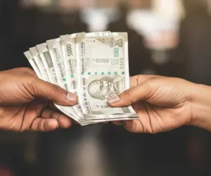 ਵਿਜੀਲੈਂਸ ਬਿਊਰੋ ਵੱਲੋਂ 33,500 ਰੁਪਏ  ਰਿਸ਼ਵਤ ਲੈਂਦਾ ਸਹਾਇਕ ਸਬ -ਇੰਸਪੈਕਟਰ ਰੰਗੇ ਹੱਥੀਂ ਕਾਬੂ