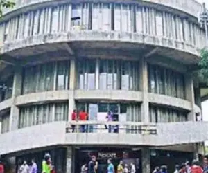 ਚੰਡੀਗੜ੍ਹ: ਡੀ.ਸੀ. ਦਫਤਰ ਅਤੇ ਪੰਜਾਬ ਯੂਨੀਵਰਸਿਟੀ ਨੂੰ ਬੰਬ ਨਾਲ ਉਡਾਉਣ ਦੀ ਧਮਕੀ, ਪ੍ਰਸ਼ਾਸਨ ਅਲਰਟ