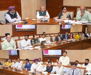 ਵਿੱਤ ਮੰਤਰੀ ਹਰਪਾਲ ਸਿੰਘ ਚੀਮਾ ਵੱਲੋਂ ਪੈਨਸ਼ਨਰ ਸੇਵਾ ਪੋਰਟਲ ਬਾਰੇ ਬੈਂਕਾਂ ਨਾਲ ਅਹਿਮ ਸਮੀਖਿਆ ਮੀਟਿੰਗ ਦੀ ਪ੍ਰਧਾਨਗੀ