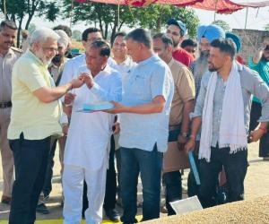  ਸ਼੍ਰੀ ਲਾਲ ਚੰਦ ਕਟਾਰੂਚੱਕ ਕੈਬਨਿਟ ਮੰਤਰੀ ਪੰਜਾਬ ਨੇ  ਸਰਨਾ ਦਾਨਾ ਮੰਡੀ (ਰਾਜਨ ਦੀ ਮੰਡੀ )ਵਿਖੇ ਕਣਕ ਦੀ ਖਰੀਦ ਕਰਵਾਈ ਸ਼ੁਰੂ