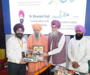 ਸਪੀਕਰ ਨੇ ਉੱਘੀਆਂ ਅਤੇ ਵਿਲੱਖਣ ਸ਼ਖਸੀਅਤਾਂ ਨੂੰ ਭਾਰਤ ਵਿਭੂਸ਼ਣ ਸਨਮਾਨ ਪ੍ਰਦਾਨ ਕੀਤਾ