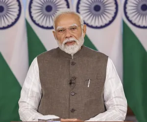 ਬੰਗਾਲ 'ਚ ਮੋਦੀ ਦਾ ਤਿੱਖਾ ਹਮਲਾ: 'TMC ਦਾ ਦੀਵਾ ਬੁੱਝਣ ਵਾਲਾ ਹੈ, ਫੜਫੜਾਹਟ ਤਾਂ ਆਖਰੀ ਹੁੰਦੀ ਹੈ'