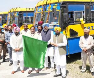 ਪੰਜਾਬ ਦੇ ਆਵਾਜਾਈ ਖੇਤਰ ਦੇ ਵਿਕਾਸ ਨੂੰ ਕੀਤਾ ਹੋਰ ਤੇਜ਼, ਮੁੱਖ ਮੰਤਰੀ ਭਗਵੰਤ ਸਿੰਘ ਮਾਨ ਨੇ ਪੀ.ਆਰ.ਟੀ.ਸੀ. ਫਲੀਟ 'ਚ 250 ਨਵੀਆਂ ਬੱਸਾਂ ਨੂੰ ਦਿਖਾਈ ਹਰੀ ਝੰਡੀ 