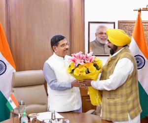 ਕਿਸਾਨਾਂ ਲਈ ਵੱਡੀ ਰਾਹਤ; ਪੰਜਾਬ ਵਿੱਚ ਭਾਰਤੀ ਖੁਰਾਕ ਨਿਗਮ ਦੇ ਗੋਦਾਮਾਂ ਵਿੱਚ ਪਏ 155 ਲੱਖ ਮੀਟ੍ਰਿਕ ਟਨ ਚੌਲ ਅਤੇ ਕਣਕ ਦੇ ਸਟਾਕ ਦੀ ਲਿਫਟਿੰਗ ਲਈ ਵਿਸ਼ੇਸ਼ ਰੇਲ ਗੱਡੀਆਂ ਚਲਾਈਆਂ ਜਾਣਗੀਆਂ: ਮੁੱਖ ਮੰਤਰੀ ਭਗਵੰਤ ਸਿੰਘ ਮਾਨ