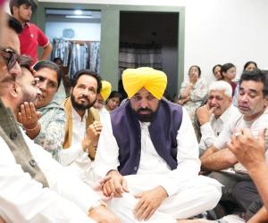 ਮੁੱਖ ਮੰਤਰੀ ਭਗਵੰਤ ਸਿੰਘ ਮਾਨ ਨੇ ਜਗਰਾਉਂ ਪਹੁੰਚ ਕੇ ਮਥੁਰਾ ਪੀੜਤ ਪਰਿਵਾਰਾਂ ਨਾਲ ਦੁੱਖ ਸਾਂਝਾ ਕੀਤਾ, ਸੰਕਟ ਦੀ ਘੜੀ ਵਿੱਚ ਹਰ ਮਦਦ ਦਾ ਭਰੋਸਾ