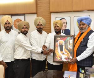 ਵਿੱਤ ਮੰਤਰੀ ਹਰਪਾਲ ਸਿੰਘ ਚੀਮਾ ਵੱਲੋਂ ਸਿਹਤ ਵਿਭਾਗ ਨੂੰ ਆਸ਼ਾ ਵਰਕਰਾਂ ਅਤੇ ਫੈਸਿਲੀਟੇਟਰਾਂ ਦੇ ਮਾਣ ਭੱਤੇ ਵਧਾਉਣ ਲਈ ਕੇਂਦਰ ਸਰਕਾਰ ਤੱਕ ਪਹੁੰਚ ਕਰਨ ਦੇ ਨਿਰਦੇਸ਼