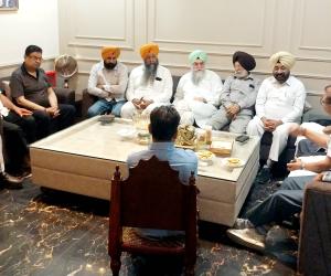 ਹਲਕਾ ਕੋਟਕਪੂਰਾ ਦੀਆਂ ਮੰਡੀਆਂ ਦੇ ਪ੍ਰਬੰਧਾਂ ਸਬੰਧੀ ਸਪੀਕਰ ਸ. ਸੰਧਵਾਂ ਵੱਲੋਂ ਮੀਟਿੰਗ
