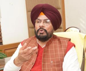 ਅੰਤਰਰਾਸ਼ਟਰੀ ਬਾਜ਼ਾਰ ਵਿੱਚ ਕੱਚਾ ਤੇਲ ਸਸਤਾ ਹੋਣ ਦੇ ਬਾਵਜੂਦ ਦੇਸ਼ ਦੀ ਜਨਤਾ ਅਤੇ ਕਿਸਾਨਾਂ ਨੂੰ ਨਹੀਂ ਦਿੱਤੀ ਕੋਈ ਰਾਹਤ, ਸਿਰਫ ਆਪਣੇ ਪੂੰਜੀਪਤੀ ਦੋਸਤਾਂ ਦੀ ਭਰੀਆਂ ਤਿਜੌਰੀਆਂ: ਧਾਲੀਵਾਲ