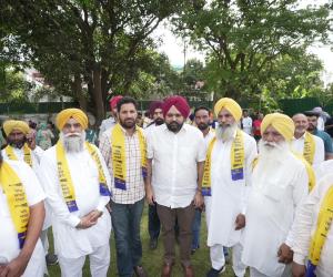ਬੇਅਦਬੀ ਵਿਰੋਧੀ ਸਖ਼ਤ ਕਾਨੂੰਨ ਤੋਂ ਪ੍ਰਭਾਵਿਤ ਹੋ ਕੇ ਅਕਾਲੀ ਦਲ ਅਤੇ ਕਾਂਗਰਸ ਦੇ ਸੈਂਕੜੇ ਆਗੂ ਤੇ ਵਰਕਰ 'ਆਪ' ਵਿੱਚ ਸ਼ਾਮਲ