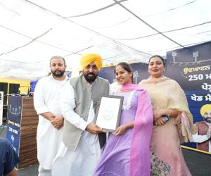 ਮੁੱਖ ਮੰਤਰੀ ਭਗਵੰਤ ਸਿੰਘ ਮਾਨ ਵੱਲੋਂ ਵਿਸ਼ਵ ਪੱਧਰੀ ਸਹੂਲਤਾਂ ਨਾਲ ਲੈਸ 250 ਪੇਂਡੂ ਖੇਡ ਮੈਦਾਨਾਂ ਦਾ ਉਦਘਾਟਨ; ਕਿਹਾ, ਪੰਜਾਬ ਦੇ ਪਿੰਡਾਂ ਤੋਂ ਅੰਤਰਰਾਸ਼ਟਰੀ ਪੱਧਰ ਦੇ ਖਿਡਾਰੀ ਪੈਦਾ ਹੋਣਗੇ