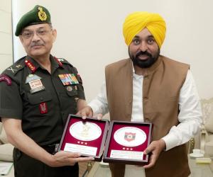 ਮੁੱਖ ਮੰਤਰੀ ਭਗਵੰਤ ਸਿੰਘ ਮਾਨ ਨੇ ਪੱਛਮੀ ਕਮਾਂਡ ਦੇ ਆਰਮੀ ਕਮਾਂਡਰ ਨਾਲ ਸਰਹੱਦੀ ਸੁਰੱਖਿਆ, ਰਾਹਤ ਕਾਰਜਾਂ ਅਤੇ ਆਪਰੇਸ਼ਨਲ ਤਿਆਰੀਆਂ ਬਾਰੇ ਵਿਚਾਰ-ਵਟਾਂਦਰਾ ਕੀਤਾ
